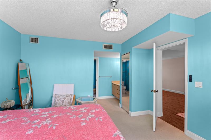 Image 16 of 33 For 6133 Balboa Circle  306