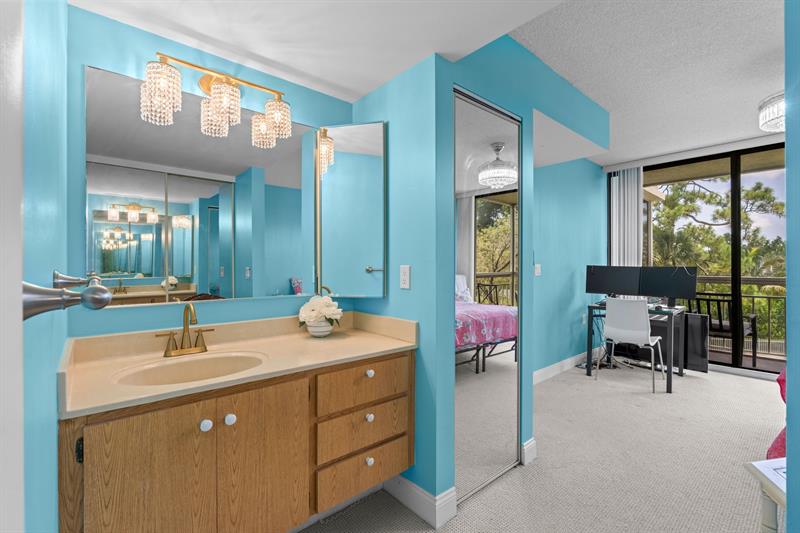 Image 17 of 33 For 6133 Balboa Circle  306