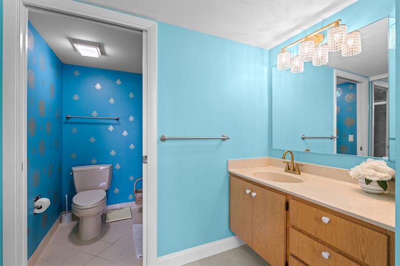 Image 18 of 33 For 6133 Balboa Circle  306