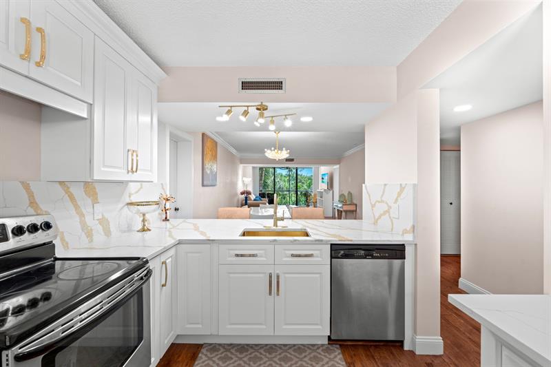 Image 2 of 33 For 6133 Balboa Circle  306