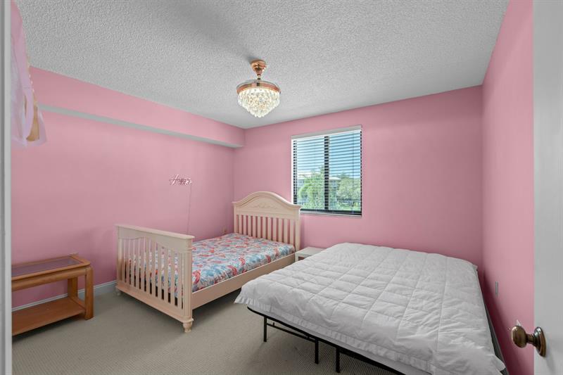 Image 20 of 33 For 6133 Balboa Circle  306