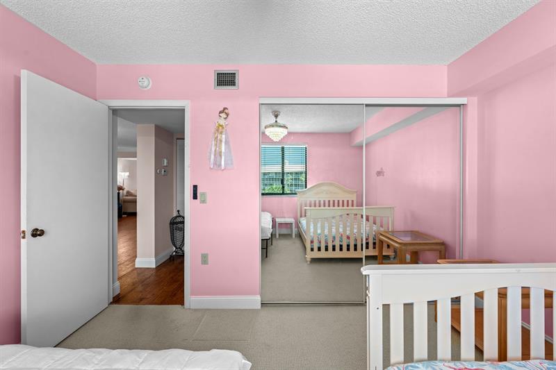 Image 21 of 33 For 6133 Balboa Circle  306