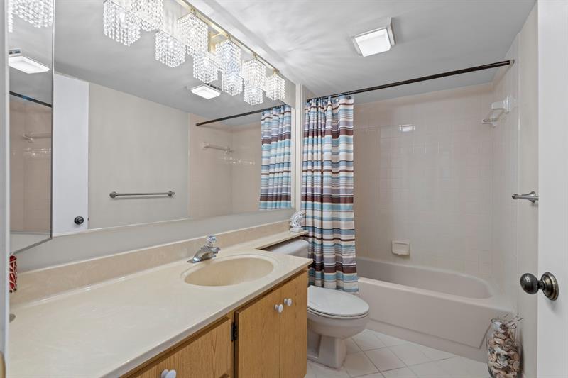 Image 22 of 33 For 6133 Balboa Circle  306