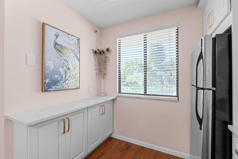 Image 9 of 33 For 6133 Balboa Circle  306