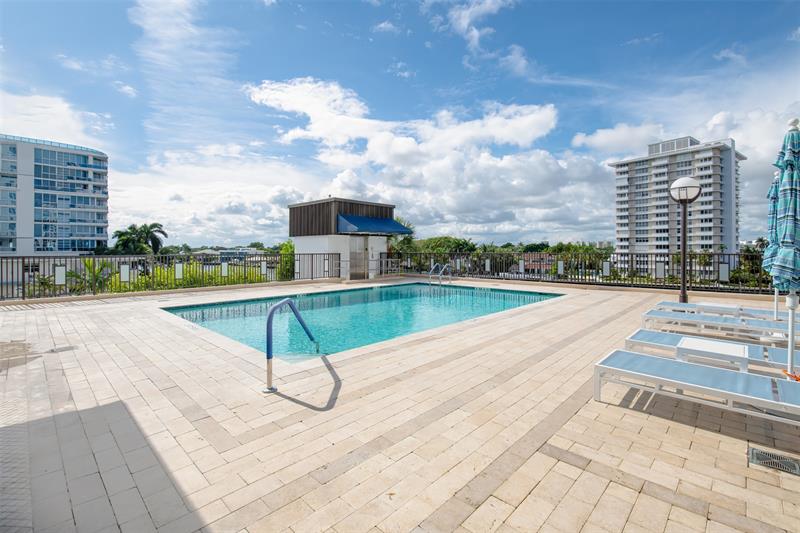 Image 18 of 34 For 777 Bayshore Dr  1704