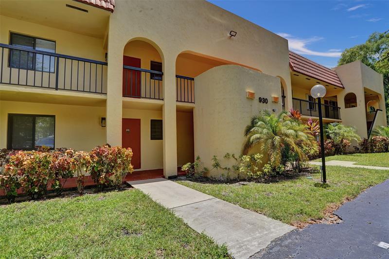 Image 13 of 40 For 930 9th Street Cir  104