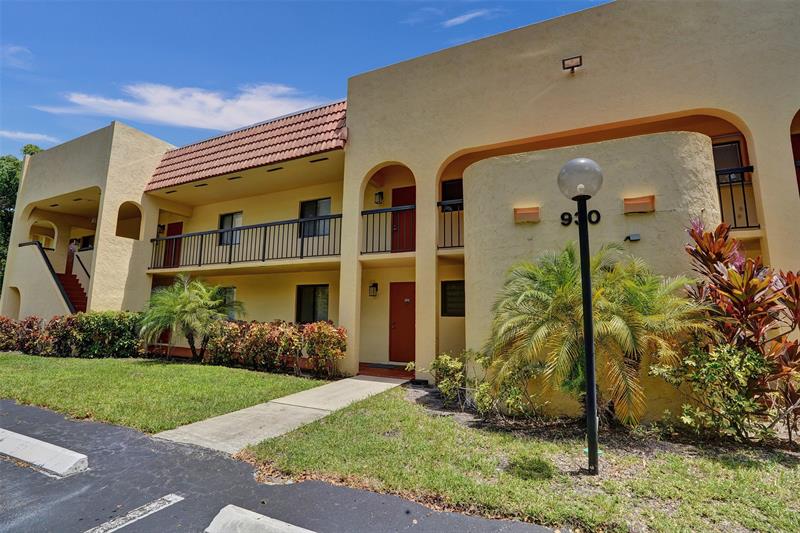 Image 14 of 40 For 930 9th Street Cir  104