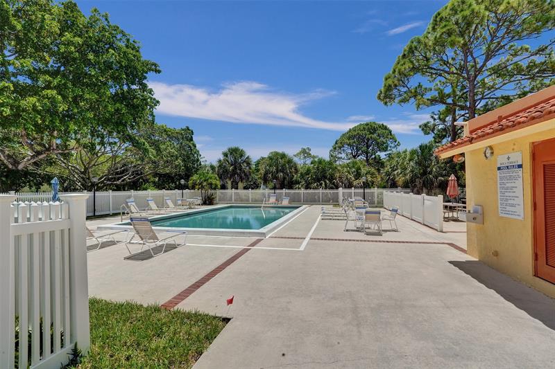 Image 16 of 40 For 930 9th Street Cir  104