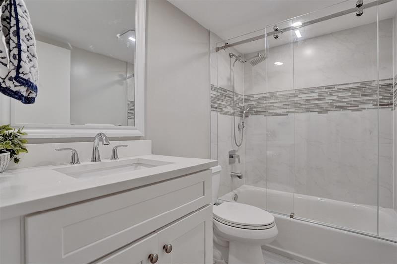 Image 34 of 40 For 930 9th Street Cir  104