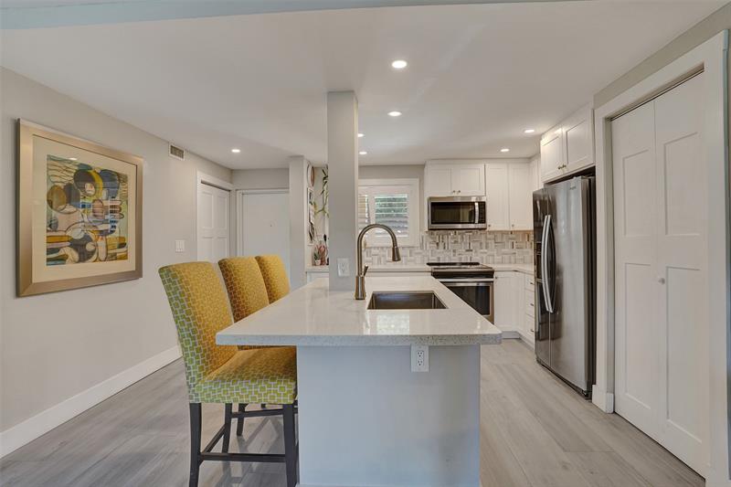 Image 4 of 40 For 930 9th Street Cir  104