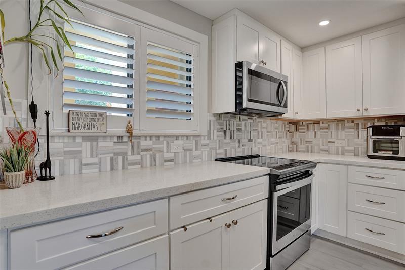Image 7 of 40 For 930 9th Street Cir  104