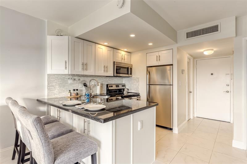 Image 2 of 42 For 2900 30th St  7d