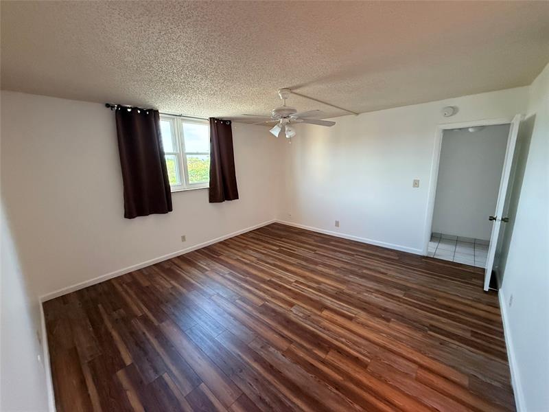 Image 7 of 14 For 410 68th Ave  420