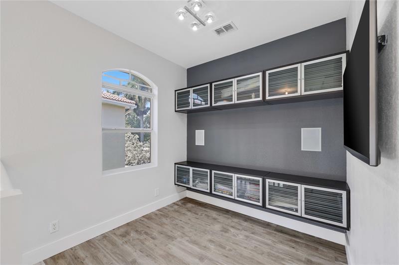 Image 23 of 44 For 4010 Key Lime Blvd