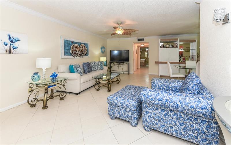 Image 11 of 31 For 1382 High Point Way Ne B