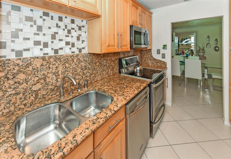 Image 17 of 31 For 1382 High Point Way Ne B
