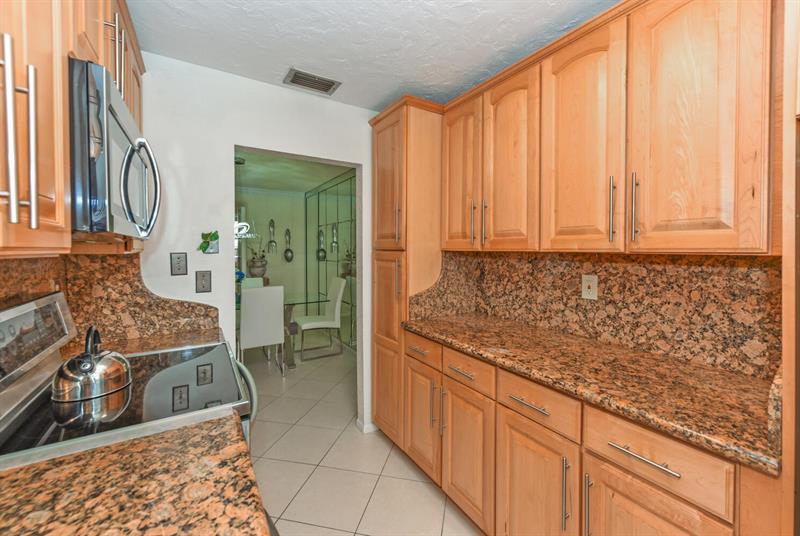 Image 18 of 31 For 1382 High Point Way Ne B