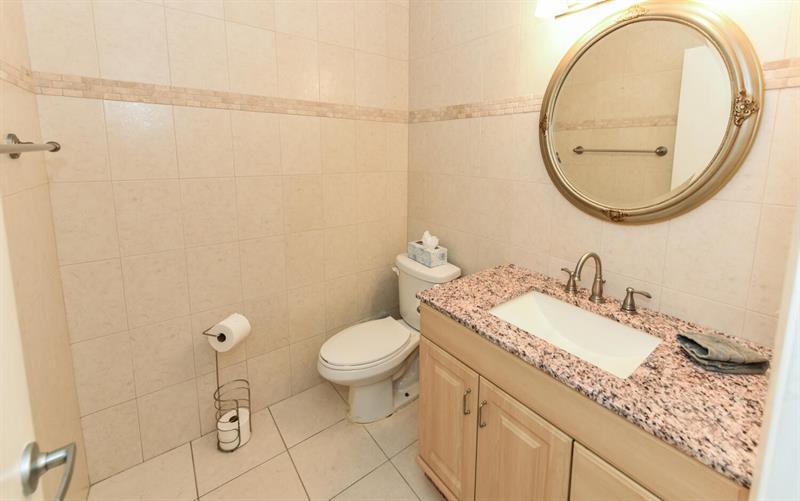 Image 19 of 31 For 1382 High Point Way Ne B