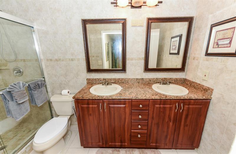 Image 23 of 31 For 1382 High Point Way Ne B