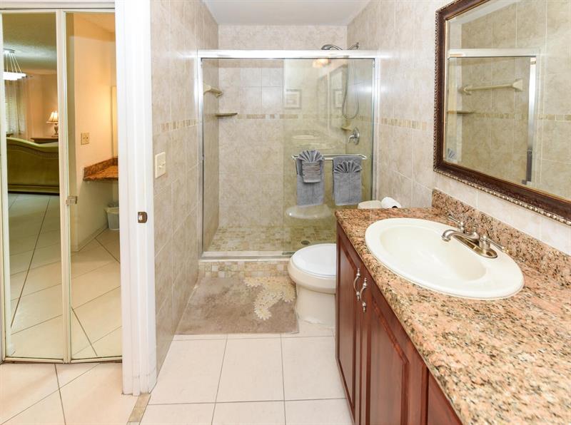 Image 24 of 31 For 1382 High Point Way Ne B