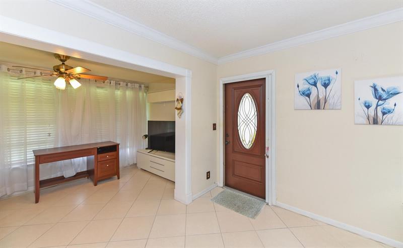 Image 7 of 31 For 1382 High Point Way Ne B