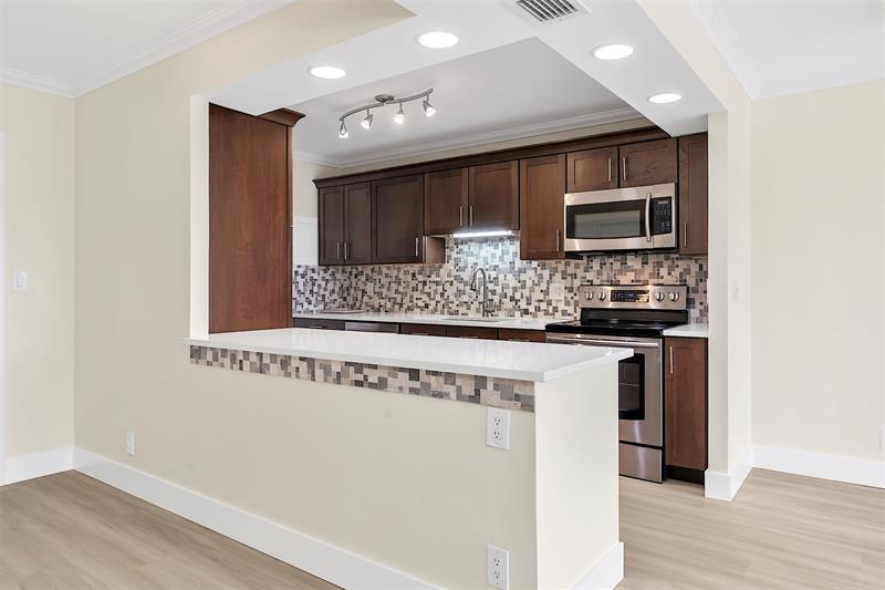 Details for 3233 32nd Ave  204, Fort Lauderdale, FL 33308