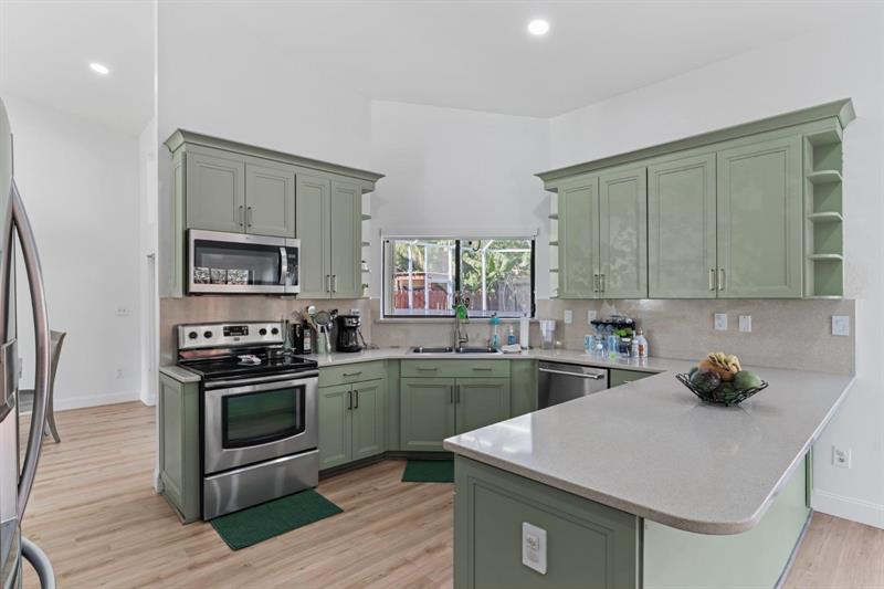 Image 12 of 44 For 10531 159th Ct