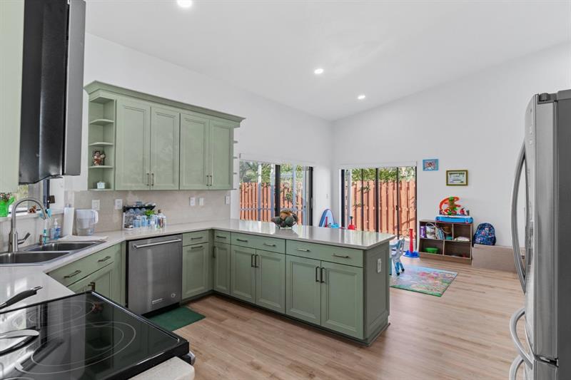 Image 13 of 44 For 10531 159th Ct
