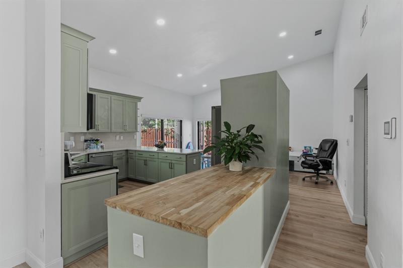 Image 14 of 44 For 10531 159th Ct
