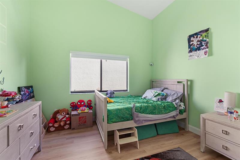 Image 17 of 44 For 10531 159th Ct