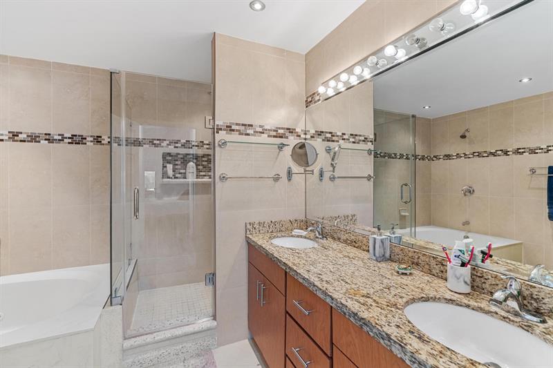 Image 20 of 44 For 10531 159th Ct