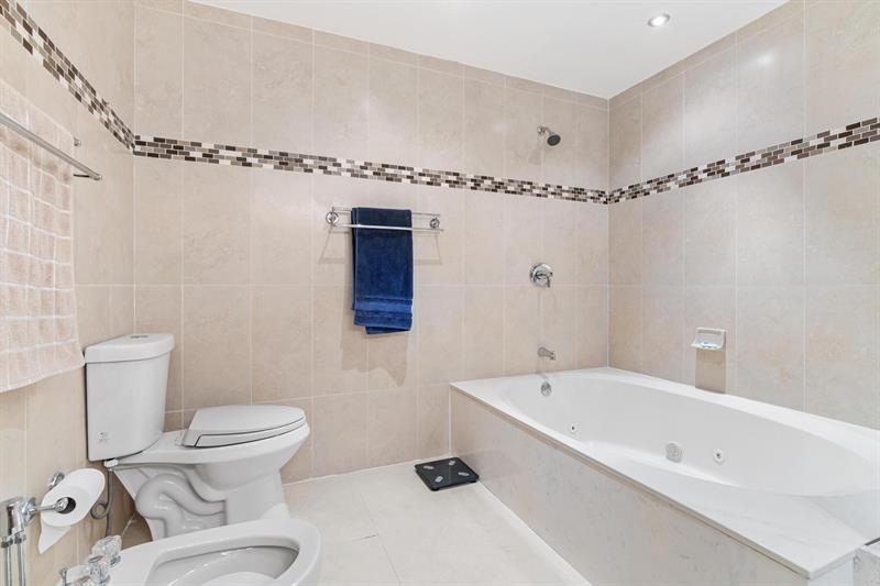 Image 21 of 44 For 10531 159th Ct