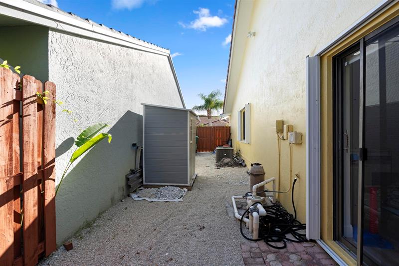 Image 37 of 44 For 10531 159th Ct