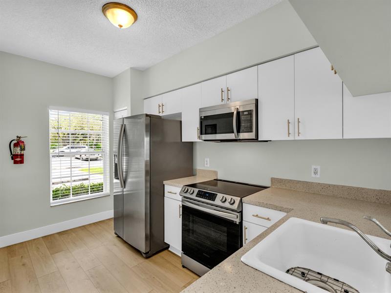 Image 12 of 39 For 219 Mallory Ct  219