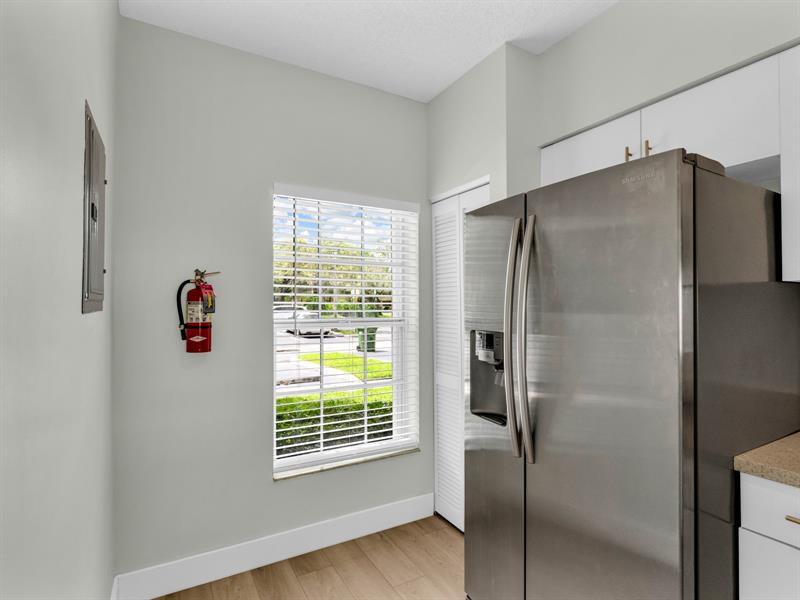 Image 14 of 39 For 219 Mallory Ct  219