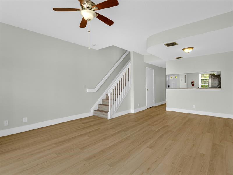 Image 18 of 39 For 219 Mallory Ct  219