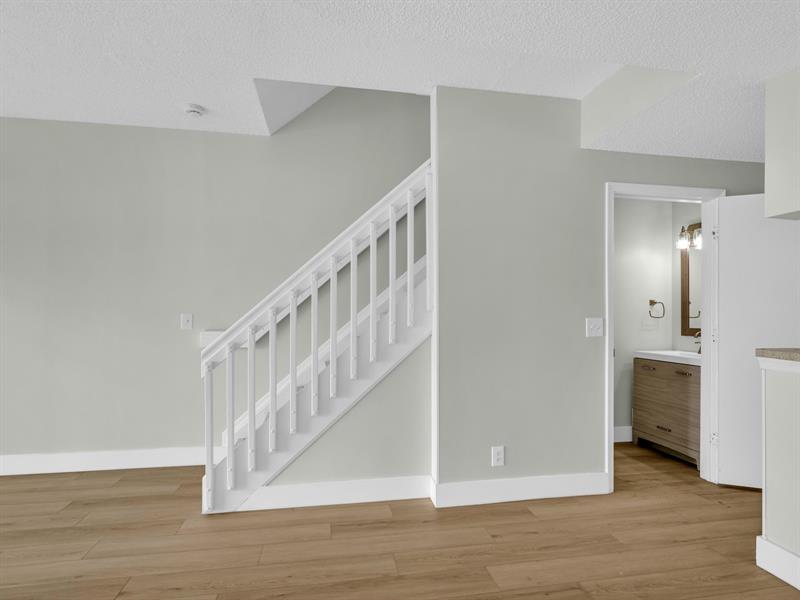 Image 19 of 39 For 219 Mallory Ct  219