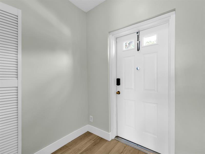 Image 9 of 39 For 219 Mallory Ct  219