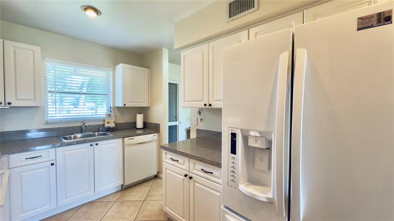 Image 11 of 34 For 7708 Margate Blvd  C 3-7