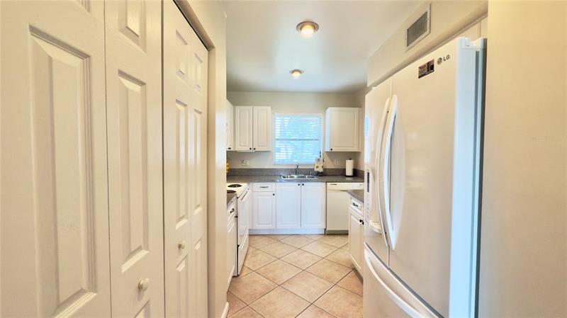 Image 12 of 34 For 7708 Margate Blvd  C 3-7