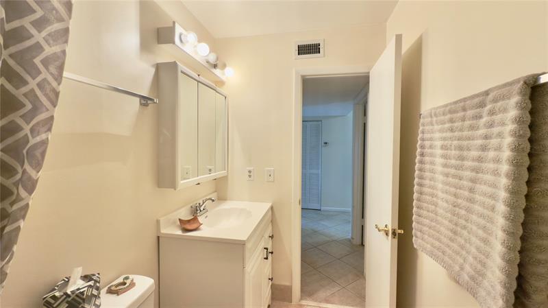 Image 26 of 34 For 7708 Margate Blvd  C 3-7