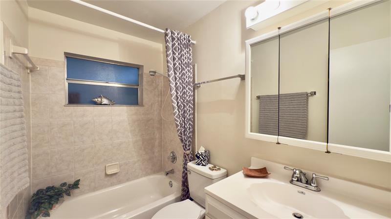 Image 27 of 34 For 7708 Margate Blvd  C 3-7