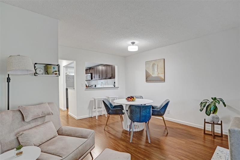 Image 11 of 34 For 2350 14th Street Cswy  203