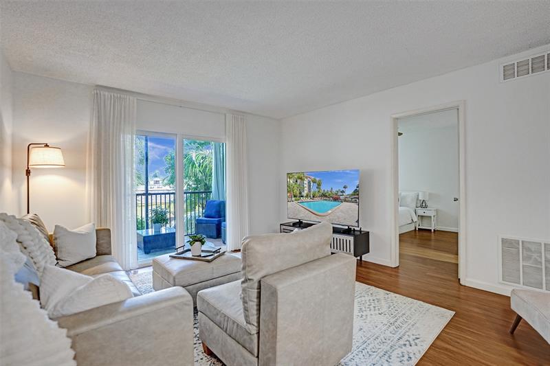 Image 13 of 34 For 2350 14th Street Cswy  203