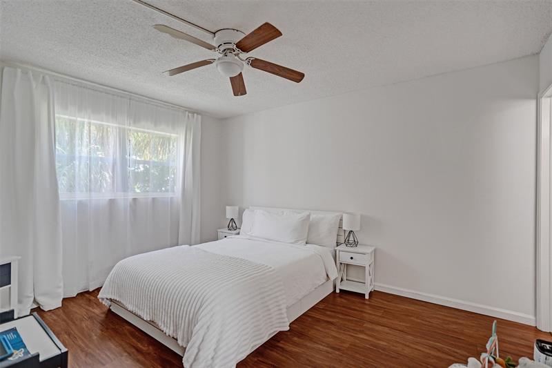 Image 17 of 34 For 2350 14th Street Cswy  203