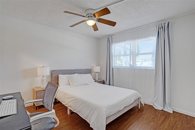 Image 21 of 34 For 2350 14th Street Cswy  203