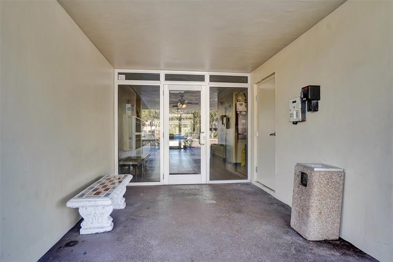 Image 27 of 34 For 2350 14th Street Cswy  203