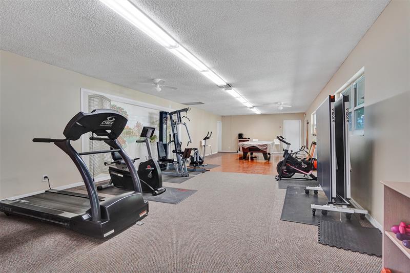 Image 31 of 34 For 2350 14th Street Cswy  203