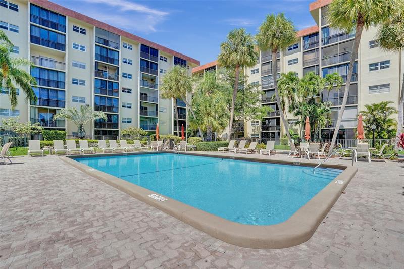 Image 32 of 34 For 2350 14th Street Cswy  203