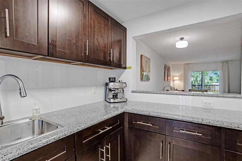 Image 5 of 34 For 2350 14th Street Cswy  203